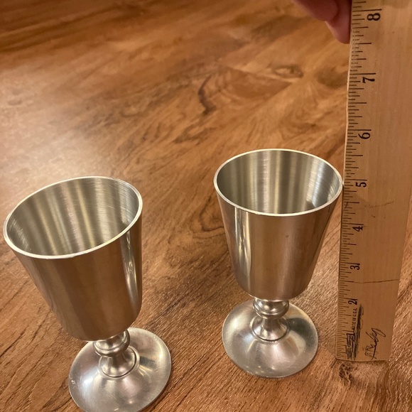 Two Woodbury Pewter satin finish wine goblets - Picture 2 of 8